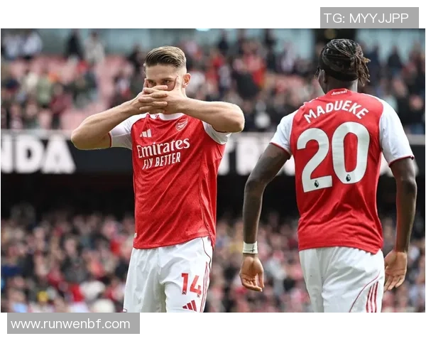 训练场上的“偷吃”风波：阿森纳队内“秘密”大揭秘！